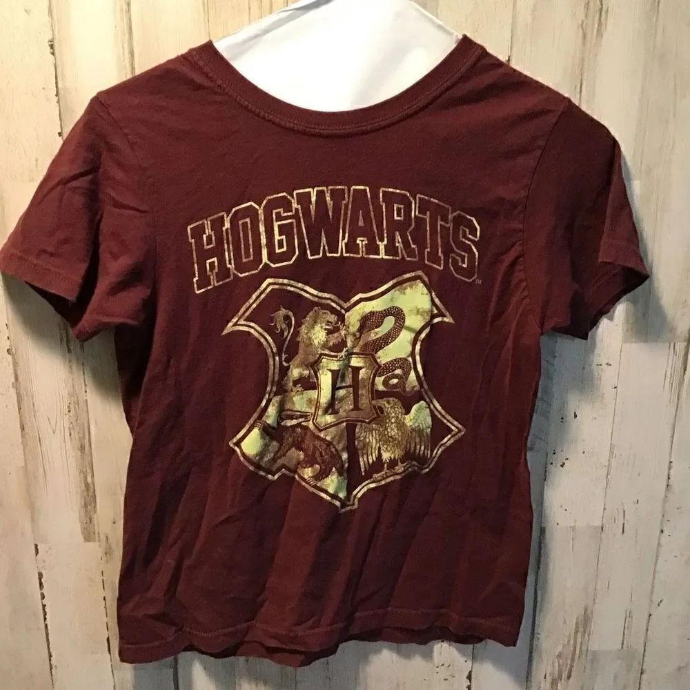 Harry Potter, Hogwarts shirt, youth size ￼large